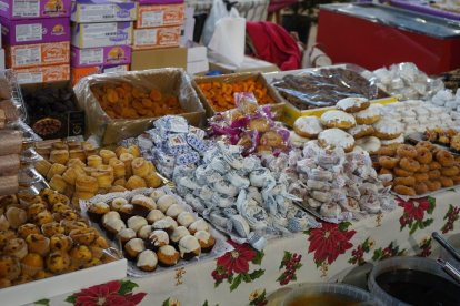 Dulces, mieles y productos de la huerta llenarán mañana los estands de la Feria Agroalimentaria de Sariegos.