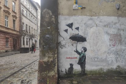 Detalle de una pieza de arte callejero en el centro de Leópolis.