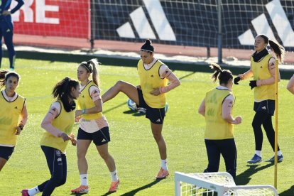 La selección, en el entrenamiento de ayer en Las Rozas.