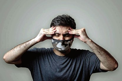 Los síntomas de la gripe y el covid son parecidos, con fiebre y dolores musculares.