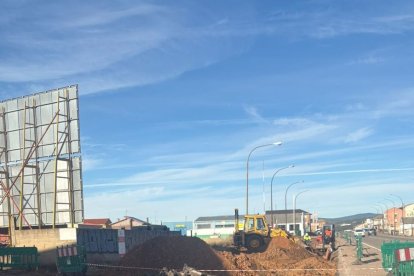 ObraS del paseo peatonal entre Peñicas y Valdeviejas.