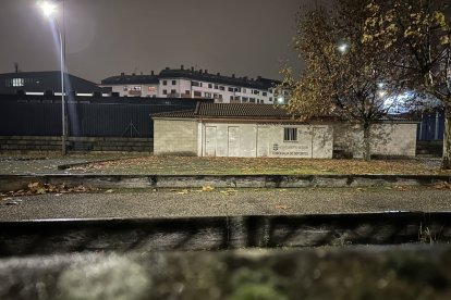 La bolera de Campanillas está entre el parque de Juan Morano y la gasolinera del Supercor.