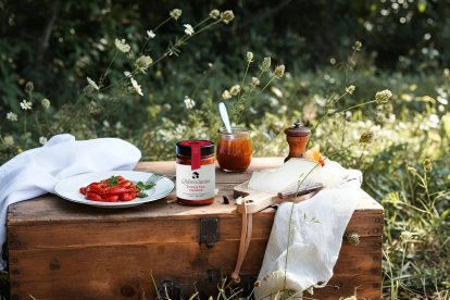 Pimientos asados del Bierzo en conserva: sabor lento, entorno rural y memoria vegetal en un solo plato