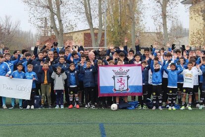 La concentración de los integrantes de la familia del León CF.