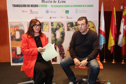 Un momento de la mesa de debate sobre colaboración institucional, con el representante de Fele y la periodista Eva Friera.