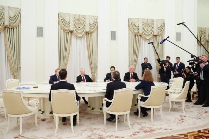 Putin ayer en el Kremilin, con los enviados especiales de Trump para negociar la paz en Ucrania.