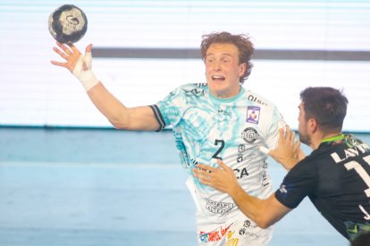 El Abanca Ademar tuvo opciones hasta el último suspiro frente al RK Nexe.