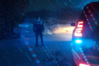Cortado el único acceso a Peñalba de Santiago por nieve y hielo