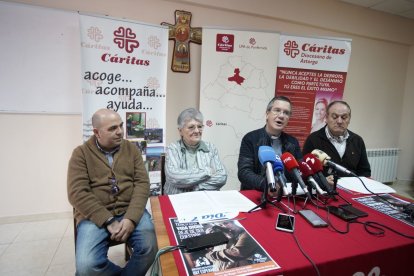 Un momento de la rueda de prensa de Cáritas de ayer.