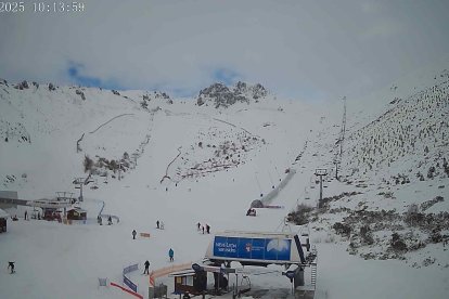 Esquiadores en el sector de Cebolledo, la mañana de este viernes.