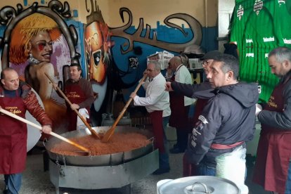 La cofradía de San Antón de La Bañeza en la Exaltación del Cerdo