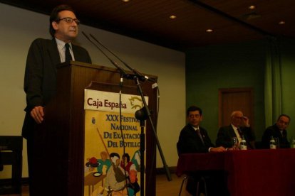 Alfonso Ussía estuvo en Ponferrada en 2002 en la trigésima Fiesta de Exaltación del Botillo.