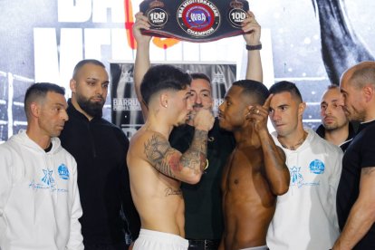 Antonio Barrul y Fran Mendoza, durante su cara a cara previo al combate.