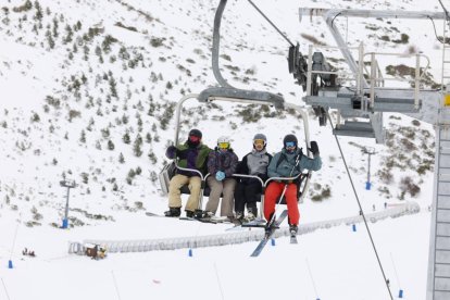 San Isidro abrió ayer sus puertas con siete remontes abiertos.