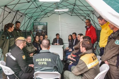 El presidente de la Generalitat, Salvador Illa, durante su visita al centro de mando contra el brote de PPA.