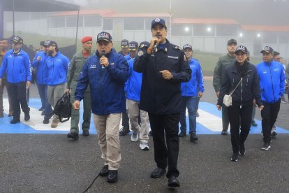 Fotografía del presidente de Venezuela, Nicolás Maduro, junto al ministro de Interior y Justicia, Diosdado Cabello.