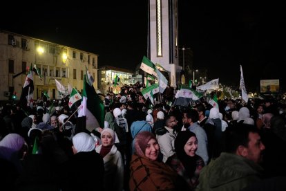 Cientos de personas se congregaron este sábado en varias zonas de Siria.
