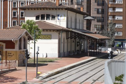 Las vías de la estación de Matallana, sin estrenar por falta de trenes