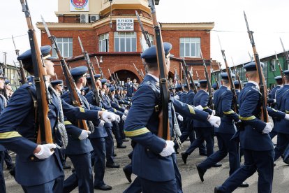 Jura de bandera de la Academia Básica del Aire por la Virgen del Loreto.