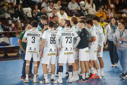 El Abanca Ademar León, a remontar el vuelo contra Nava este jueves.