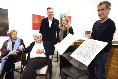 Choni Fuentes, viuda de García Benavides, Gamoneda, José María Viejo, Marga Carnero y José Sevillano.