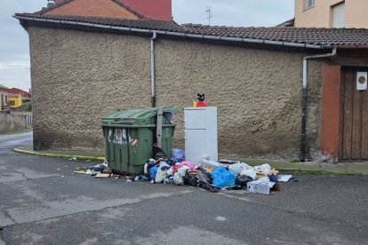 Basura en una calle del municipio.