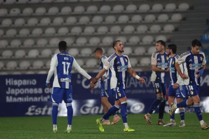 Andújar regresará a la convocatoria tras perderse el último encuentro por sanción.