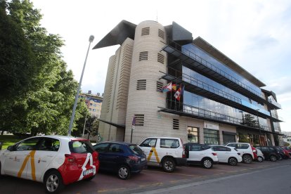 Exterior del edificio del Consejo Comarcal del Bierzo.
