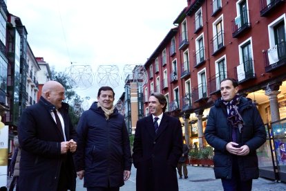 El expresidente del Gobierno José María Aznar junto al presidente de la Junta, Alfonso Fernández Mañueco, Jesús Julio Carnero y Conrado Íscar antes de la presentación de su nuevo libro, ‘Orden y Libertad’