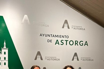 La concejala Patricia Guerra y la trabajadora cultural Paula Brito presentaron el programa.