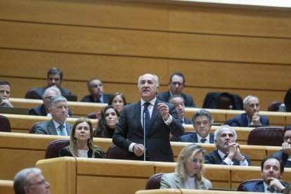 Archivo - El senador del Partido Popular, José Ignacio Landaluce, interviene durante una sesión de control al Gobierno, en el Senado, a 5 de marzo de 2024, en Madrid (España).
