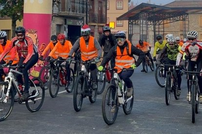 Momento de la salida de la primera Marcha Popular San Silvestre La Robla.