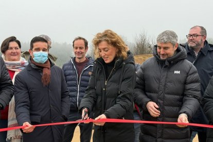 Marcos Álvarez y María Pardo, en el corte de cinta.
