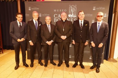 La presentación del centenario de la muerte de Gaudí contó con la asistencia de representantes de todos los ámbitos de la sociedad leonesa.