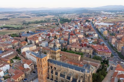 Astorga combina historia, patrimonio y tradición chocolatera en un enclave único del noroeste leonés.