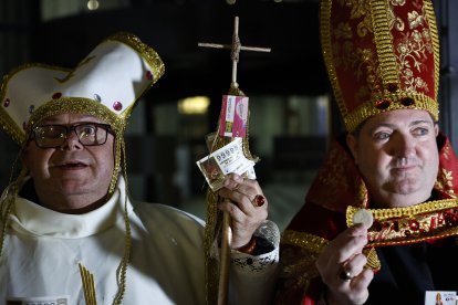 El obispo de León de la lotería ya está en Madrid para el Sorteo de la Lotería de Navidad.