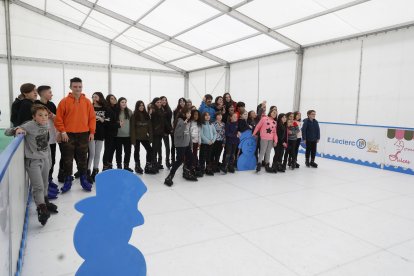 Pista de hielo en Valverde de la Virgen.