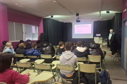 Taller impartido por el Centro de Salud de Toreno en el IES La Gándara.