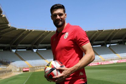 Eneko Satrústegui vuelve con ganas tras su lesión.