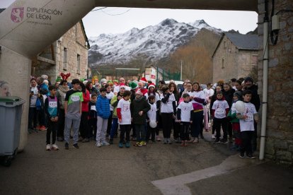 La San Silvestre de San Emiliano contó con cerca de 200 protagonistas en una edición que unió deporte y fiesta que resultó todo un éxito.