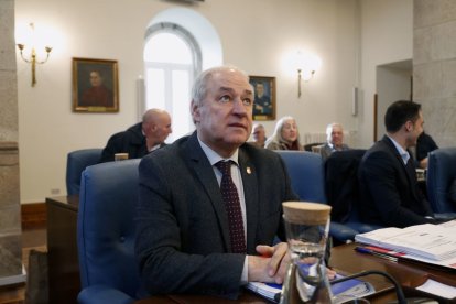 José Tomé ha formalizado este martes en el pleno de la Diputación de Lugo su renuncia.