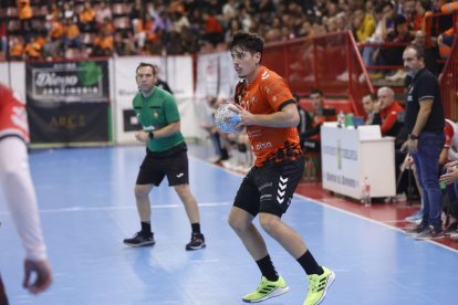 Isidoro Martínez, en un partido con el Torrelavega.