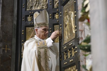 León XIV clausura el Jubileo con el cierre de la Puerta Santa del Vaticano.