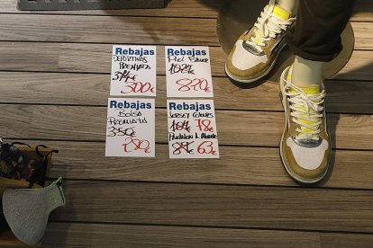 Reclamo en las rebajas del comercio.