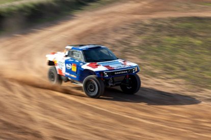 Jesús Calleja sigue mejorando junto a su copiloto Edu Blanco a los mandos de su Santana.