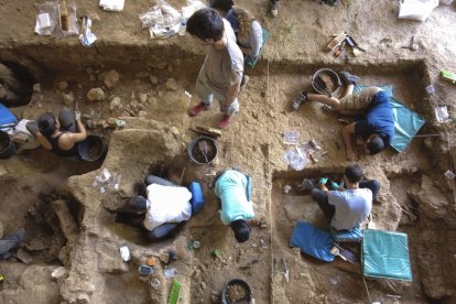 Imagen de una excavación en Guadalajara donde se hallaron restos del Homo sapiens moderno en 2024.