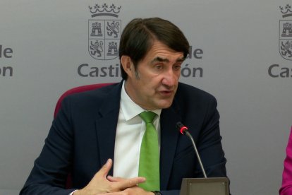 Archivo - Suárez-Quiñones interviene en rueda de prensa.