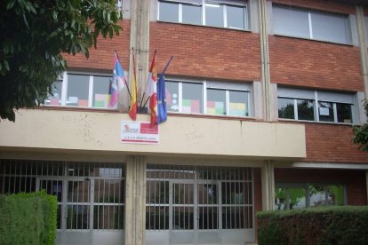 Colegio Benito León de Santa María del Páramo.
