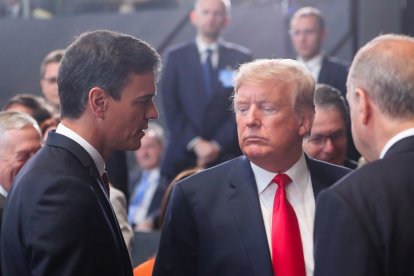 Sánchez y Trump en la cumbre de jefes de estado de la Otan en Bruselas el 11 de julio de 2018.