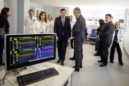 Mañueco, ayer, en la nueva Unidad de Ictus del Nuestra Señora de Sonsoles en Ávila.